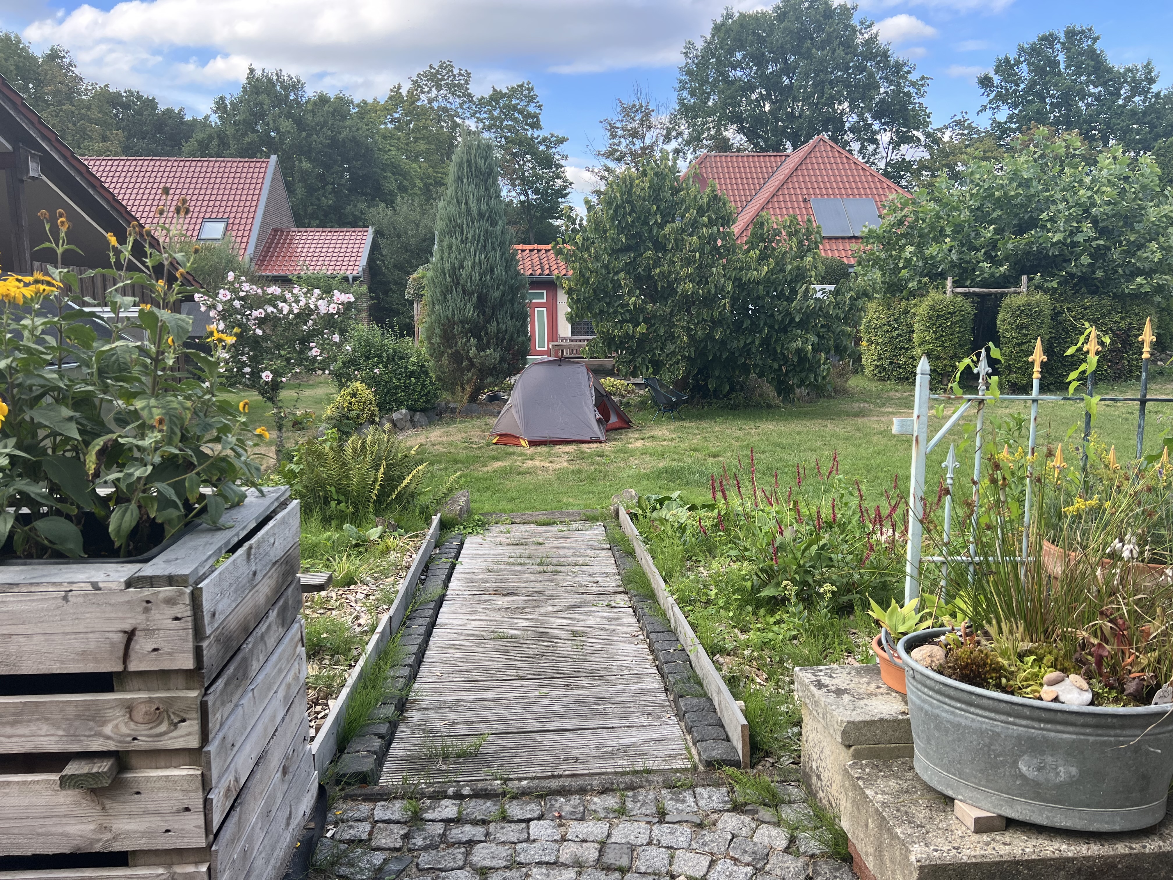 For my first night, I found a nice place via 1nitetent. 